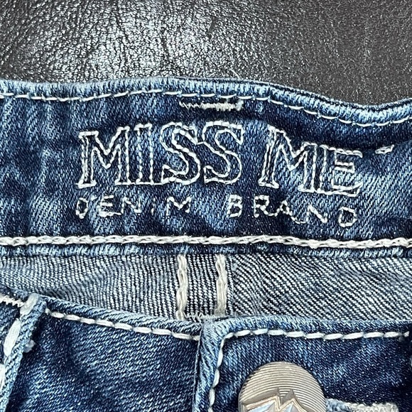 Miss Me Irene Bermuda tabbed pockets white stitching size 27 rocker modest denim - Picture 8 of 14